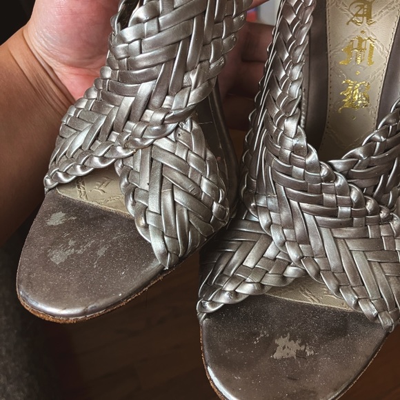 L.A.M.B. STILETTOS | METALLIC TAUPE | SIZE 5 1/2 - Picture 7 of 8